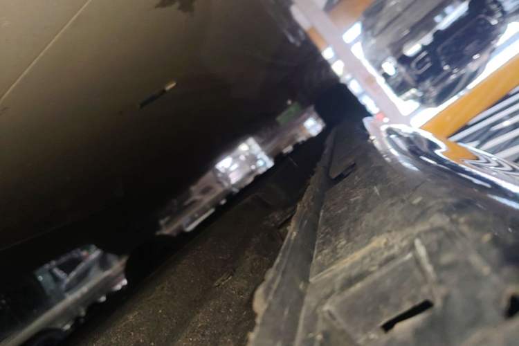 Used Hongqi H5 2023 2.0T Automatic Smart Connect Flagship Edition Left Side Sill