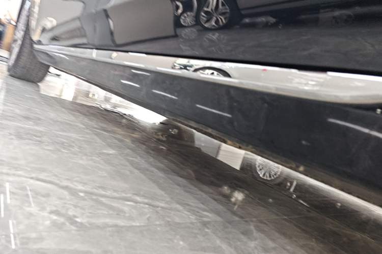 Used Hongqi H5 2023 2.0T Automatic Smart Connect Flagship Edition Left Side Sill