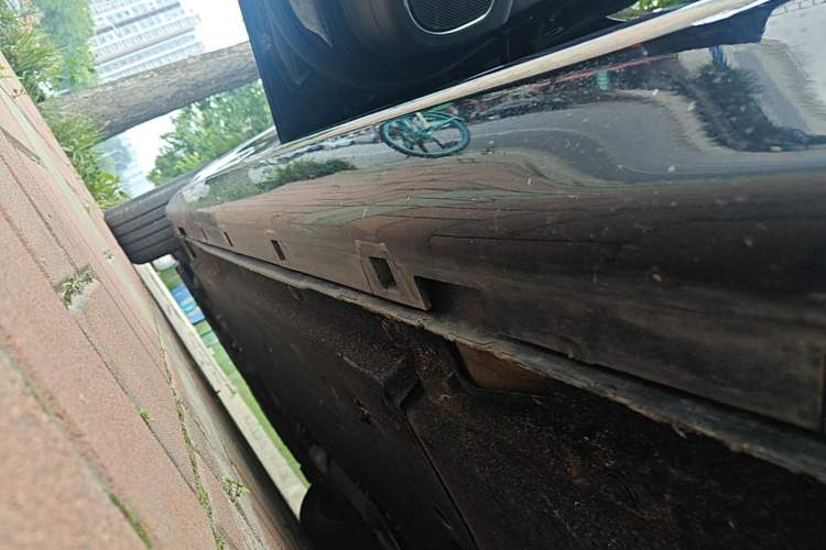 Used Hongqi H5 2023 2.0T Automatic Smart Connect Flagship Edition Left Side Sill