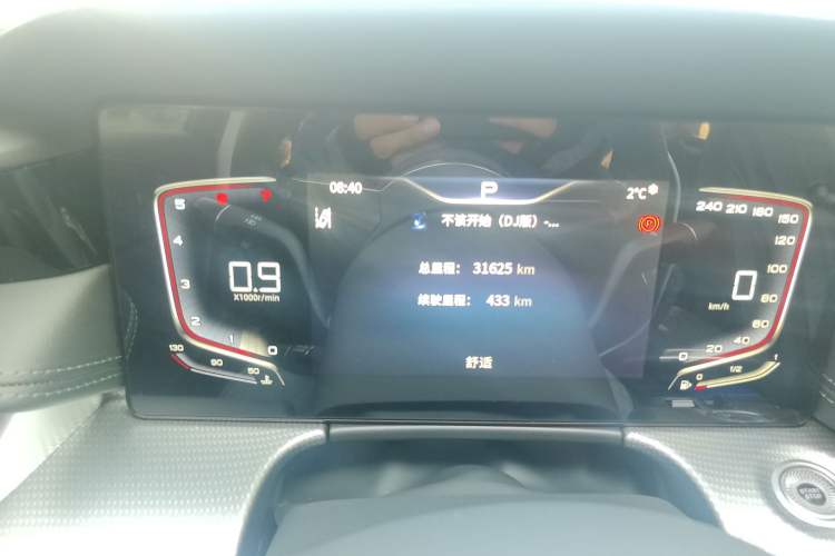 Used Hongqi H5 2023 2.0T Automatic Smart Connect Flagship Edition Odometer Close Up