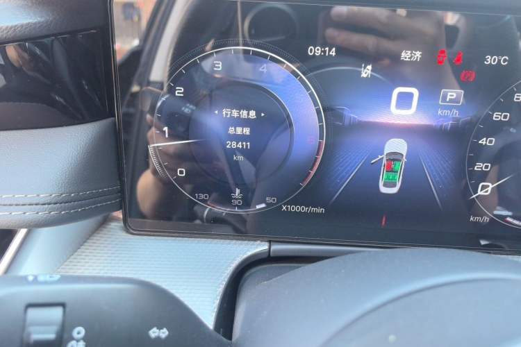 Used Hongqi H5 2023 2.0T Automatic Smart Connect Flagship Edition Odometer Close Up