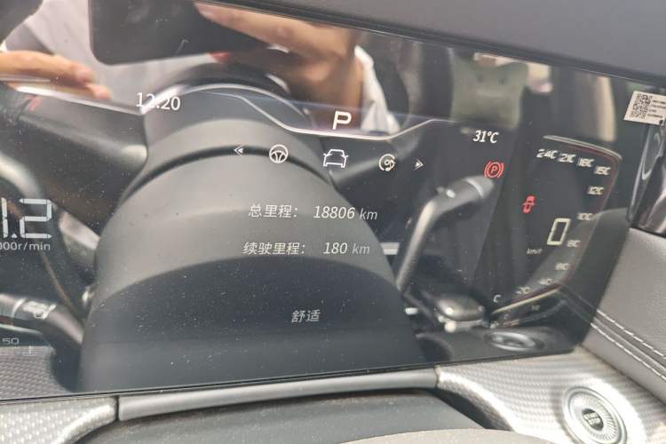 Used Hongqi H5 2023 2.0T Automatic Smart Connect Flagship Edition Odometer Close Up