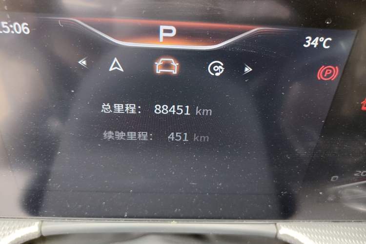 Used Hongqi H5 2023 1.5T DCT Smart Connect Flagship Edition Odometer Close Up
