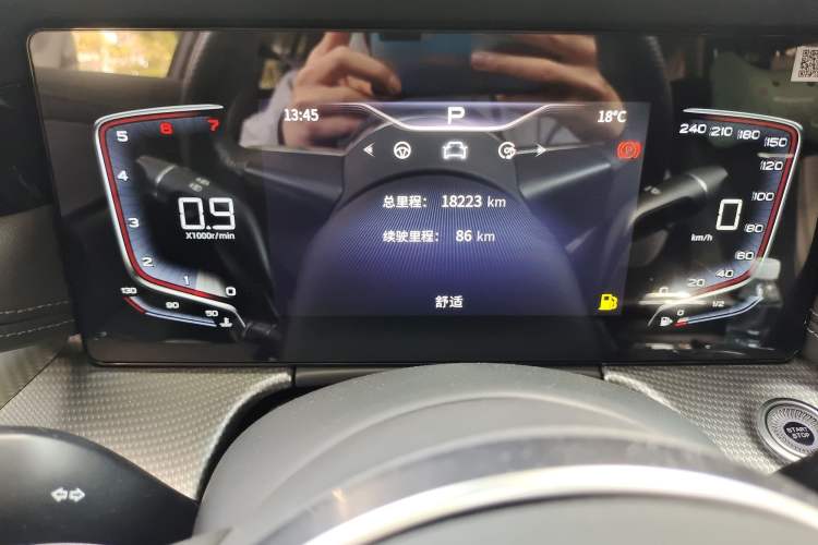 Used Hongqi H5 2023 2.0T Automatic Smart Connect Flagship Edition Odometer Close Up