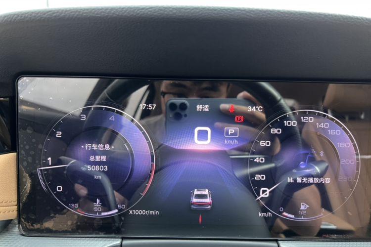 Used Hongqi H5 2023 2.0T Automatic Smart Connect Flagship Edition Odometer Close Up