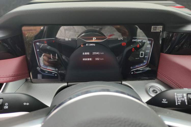 Used Hongqi H5 2023 1.5T DCT Smart Connect Flagship Edition Odometer Close Up