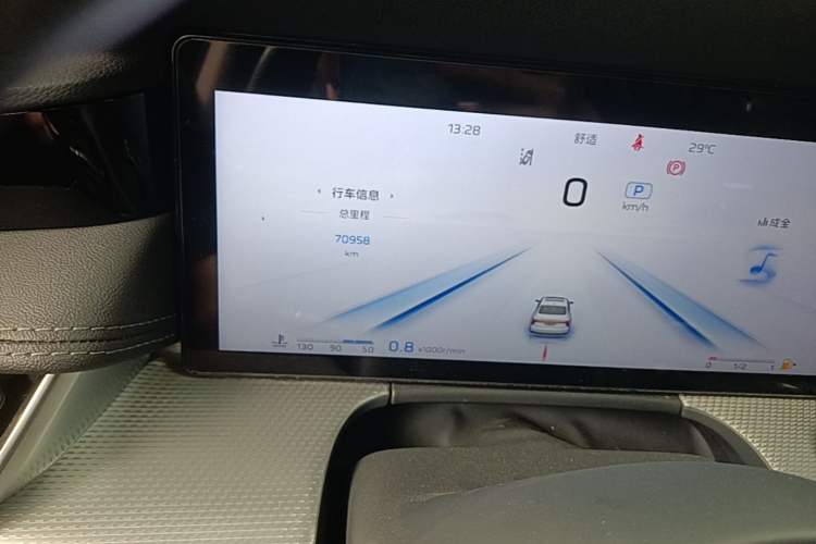Used Hongqi H5 2023 2.0T Automatic Smart Connect Flagship Edition Odometer Close Up