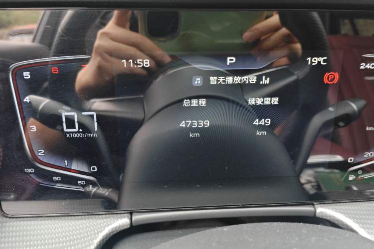 Used Hongqi H5 2023 1.5T DCT Smart Connect Flagship Edition Odometer Close Up