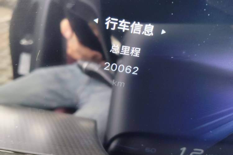 Used Hongqi H5 2023 2.0T Automatic Smart Connect Flagship Edition Odometer Close Up