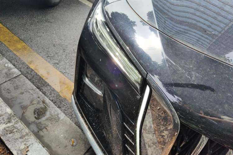 Used Hongqi H5 2023 2.0T Automatic Smart Connect Flagship Edition Right Front Headlight