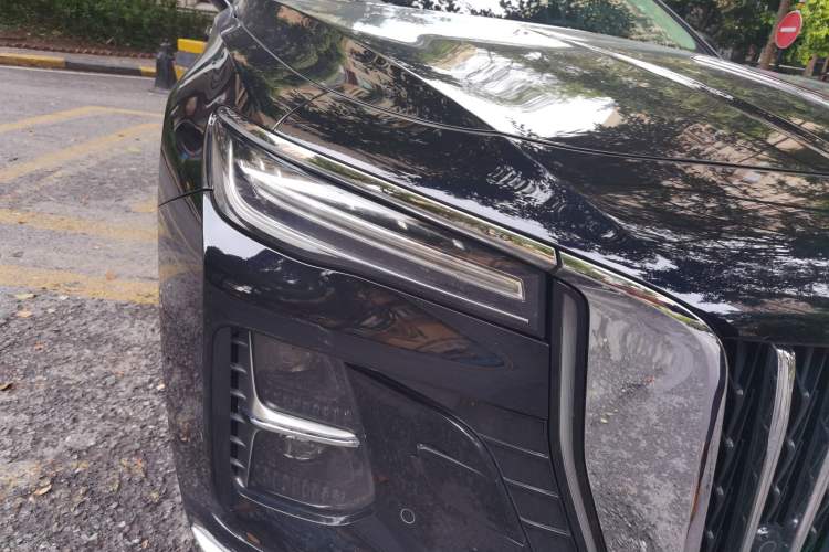 Used Hongqi H5 2023 2.0T Automatic Smart Connect Flagship Edition Right Front Headlight