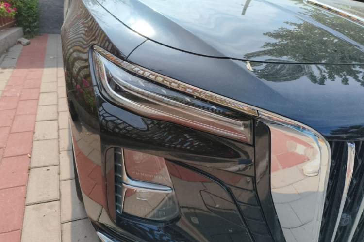 Used Hongqi H5 2023 2.0T Automatic Smart Connect Flagship Edition Right Front Headlight