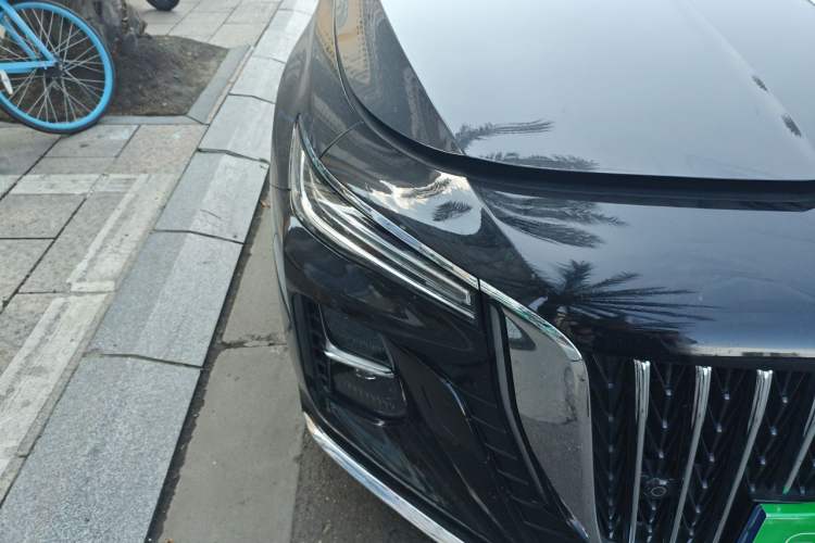 Used Hongqi H5 2023 2.0T Automatic Smart Connect Flagship Edition Right Front Headlight