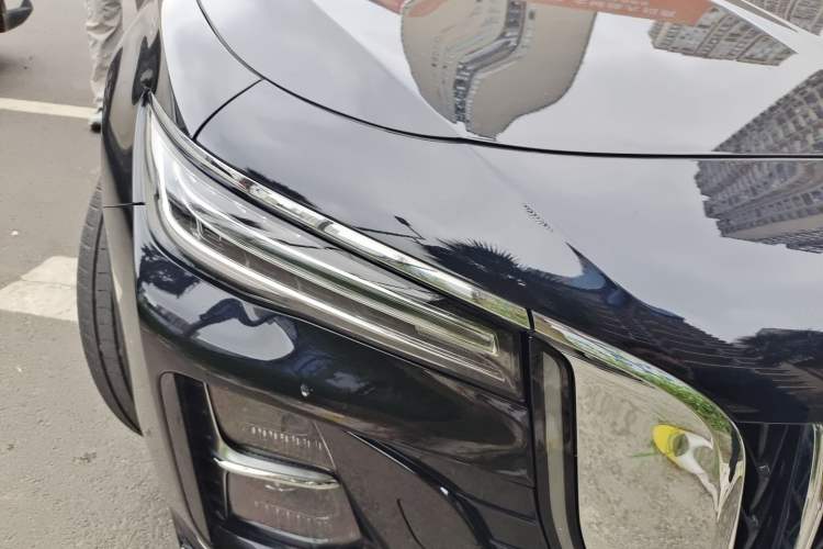 Used Hongqi H5 2023 2.0T Automatic Smart Connect Flagship Edition Right Front Headlight