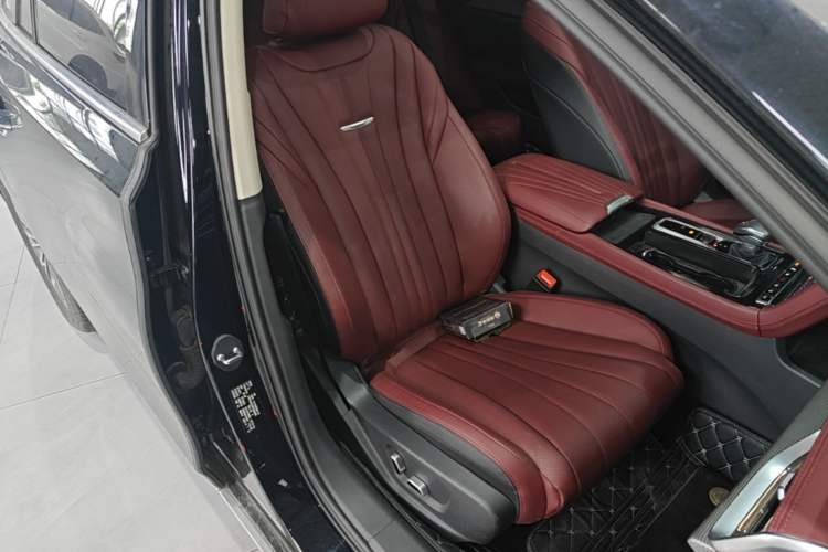 Used Hongqi H5 2023 1.5T DCT Smart Connect Flagship Edition Right Front Seat