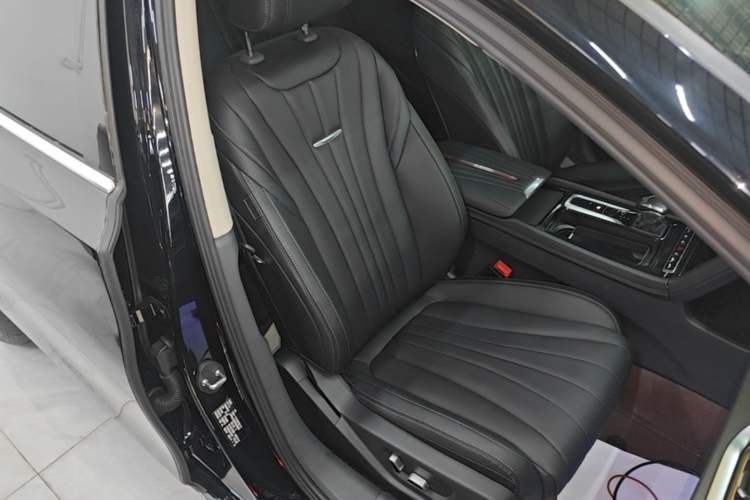 Used Hongqi H5 2023 1.5T DCT Smart Connect Flagship Edition Right Front Seat