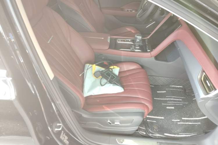 Used Hongqi H5 2023 2.0T Automatic Smart Connect Flagship Edition Right Front Seat