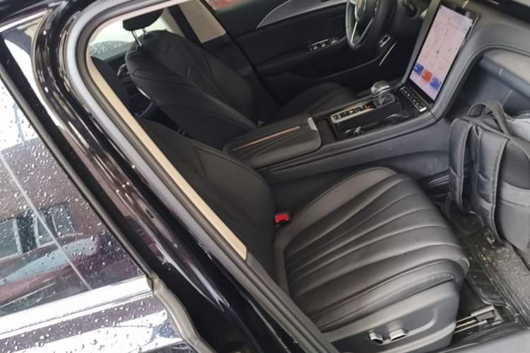 Used Hongqi H5 2023 2.0T Automatic Smart Connect Flagship Edition Right Front Seat