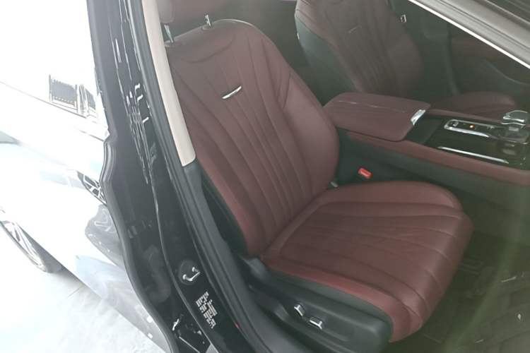 Used Hongqi H5 2023 2.0T Automatic Smart Connect Flagship Edition Right Front Seat