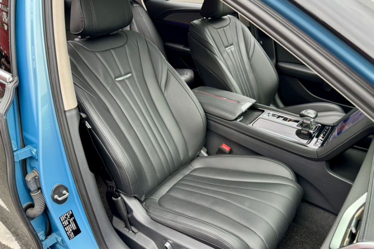 Used Hongqi H5 2023 2.0T Automatic Smart Connect Flagship Edition Right Front Seat