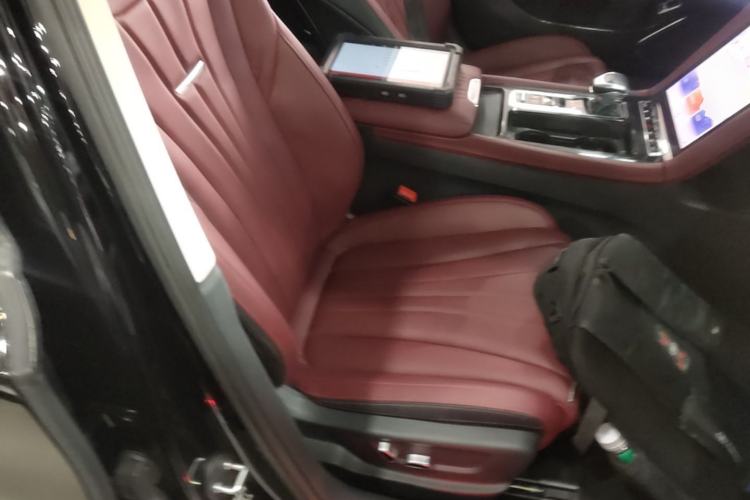 Used Hongqi H5 2023 2.0T Automatic Smart Connect Flagship Edition Right Front Seat