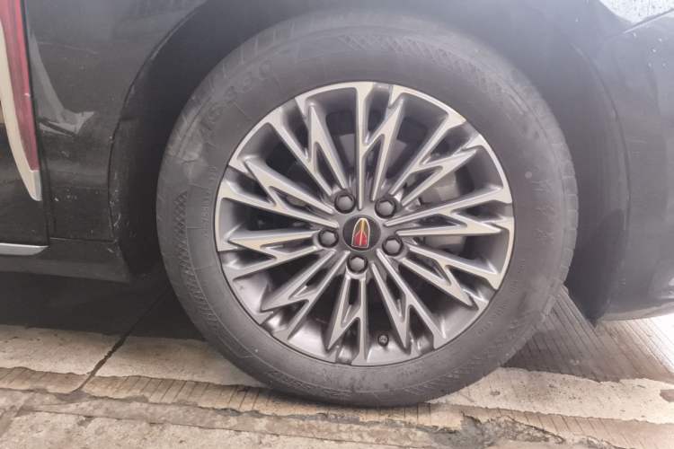 Used Hongqi H5 2023 2.0T Automatic Smart Connect Flagship Edition Right Front Wheel Hub