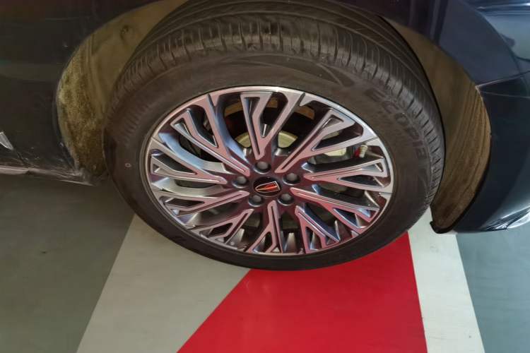 Used Hongqi H5 2023 1.5T HEV Smart Connect Flagship Edition Right Front Wheel Hub