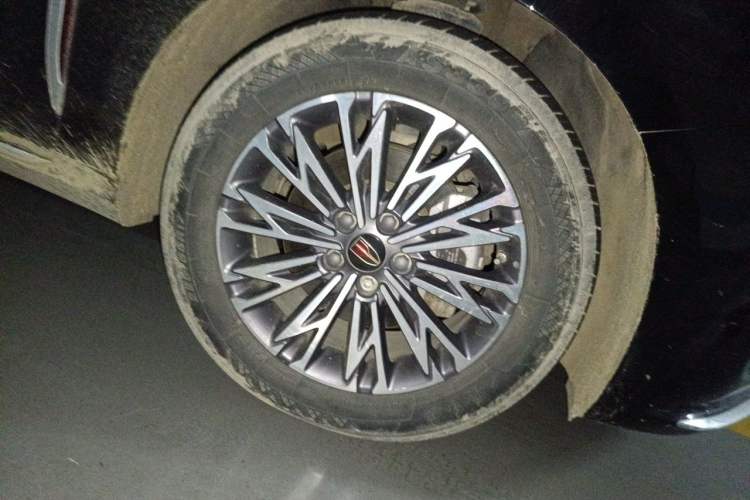 Used Hongqi H5 2023 2.0T Automatic Smart Connect Flagship Edition Right Front Wheel Hub