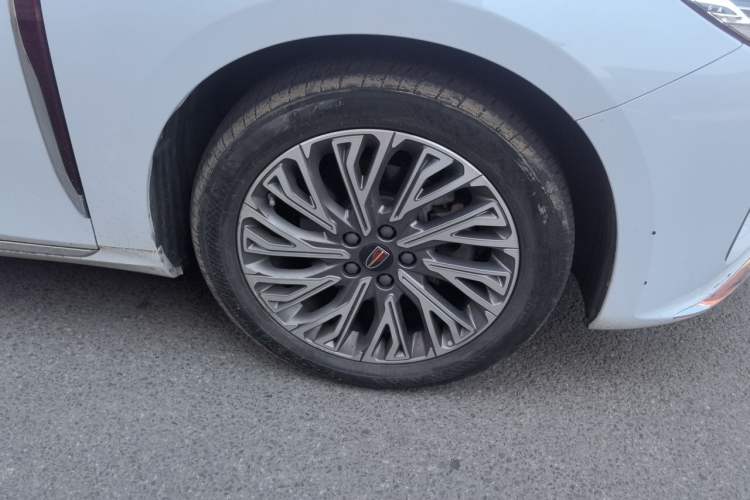 Used Hongqi H5 2023 2.0T Automatic Smart Connect Flagship Edition Right Front Wheel Hub