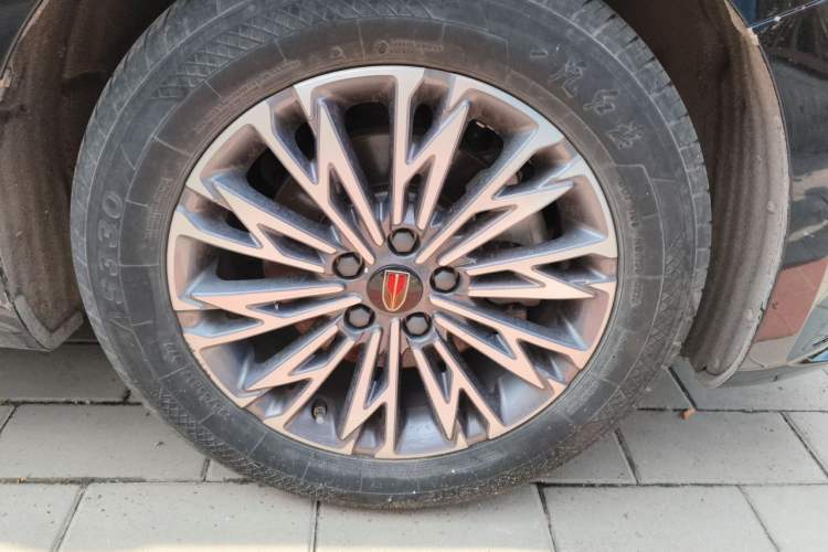 Used Hongqi H5 2023 2.0T Automatic Smart Connect Flagship Edition Right Front Wheel Hub