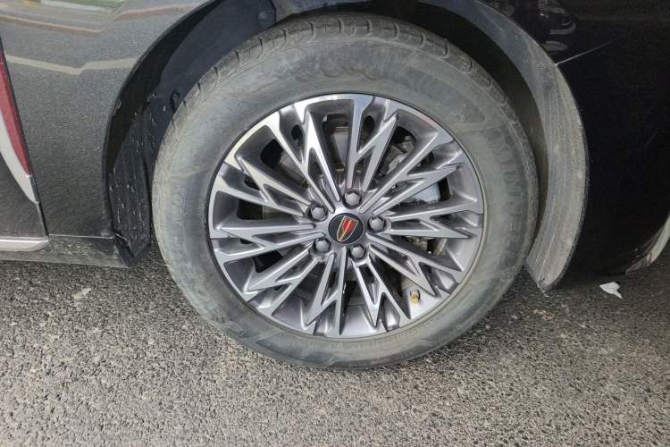 Used Hongqi H5 2023 2.0T Automatic Smart Connect Flagship Edition Right Front Wheel Hub