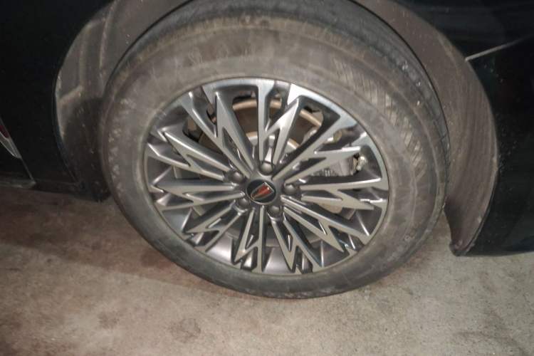 Used Hongqi H5 2023 1.5T DCT Smart Connect Flagship Edition Right Front Wheel Hub