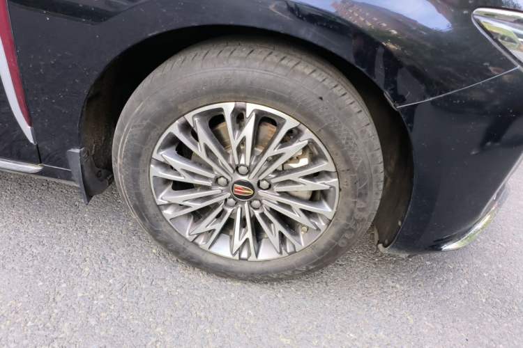 Used Hongqi H5 2023 1.5T DCT Smart Connect Flagship Edition Right Front Wheel Hub