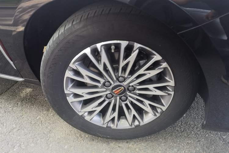 Used Hongqi H5 2023 1.5T DCT Smart Connect Flagship Edition Right Front Wheel Hub