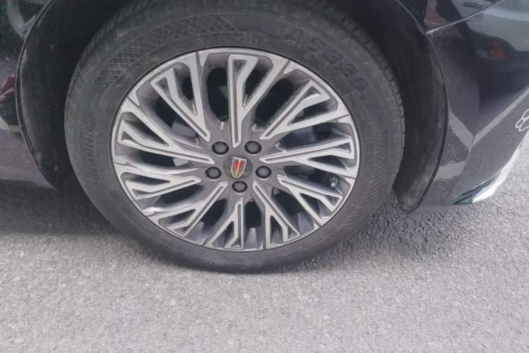 Used Hongqi H5 2023 2.0T Automatic Smart Connect Flagship Edition Right Front Wheel Hub