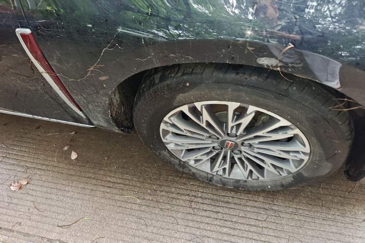 Used Hongqi H5 2023 2.0T Automatic Smart Connect Flagship Edition Right Front Wheel Hub