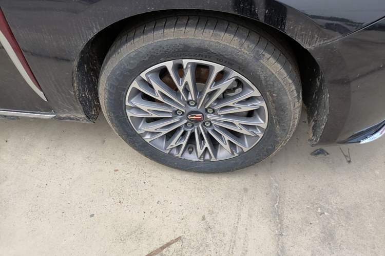 Used Hongqi H5 2023 1.5T DCT Smart Connect Flagship Edition Right Front Wheel Hub