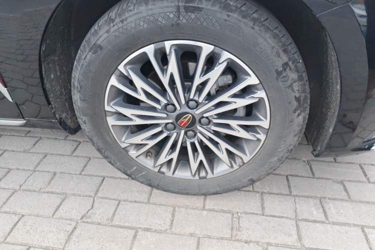 Used Hongqi H5 2023 2.0T Automatic Smart Connect Flagship Edition Right Front Wheel Hub
