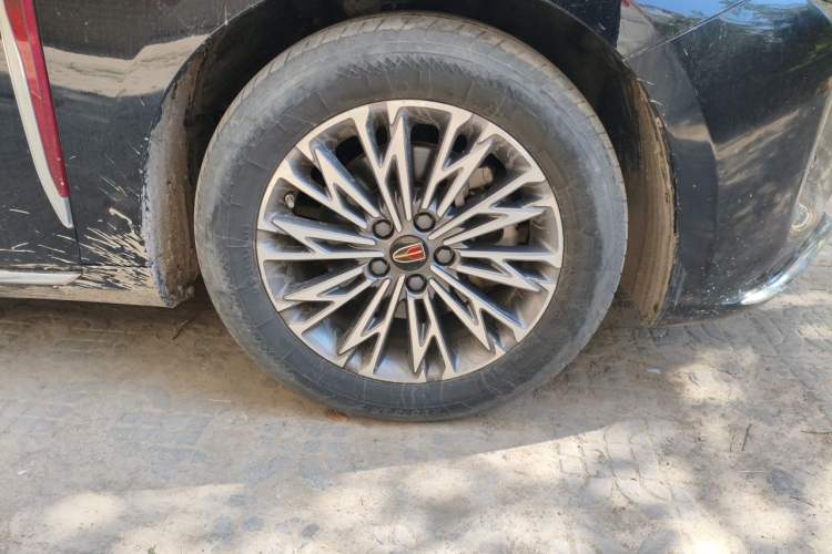 Used Hongqi H5 2023 2.0T Automatic Smart Connect Flagship Edition Right Front Wheel Hub