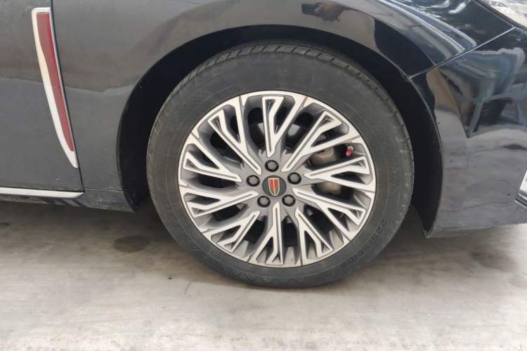 Used Hongqi H5 2023 2.0T Automatic Smart Connect Flagship Edition Right Front Wheel Hub