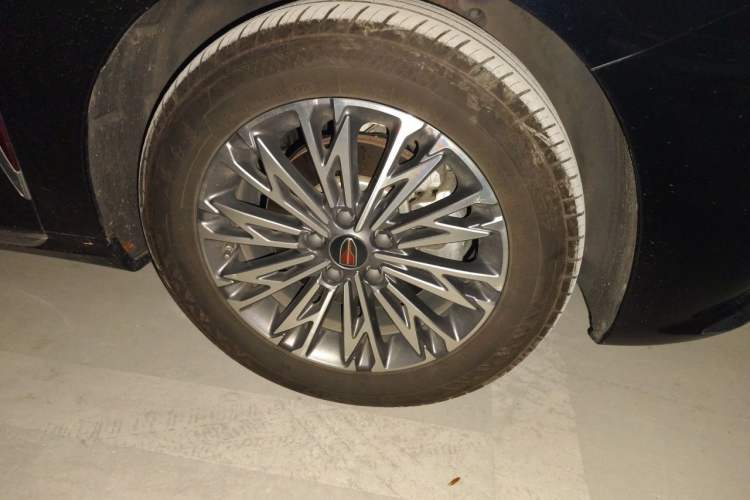 Used Hongqi H5 2023 2.0T Automatic Smart Connect Flagship Edition Right Front Wheel Hub