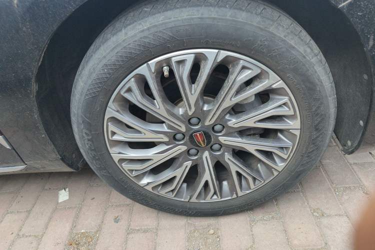 Used Hongqi H5 2023 2.0T Automatic Smart Connect Flagship Edition Right Front Wheel Hub