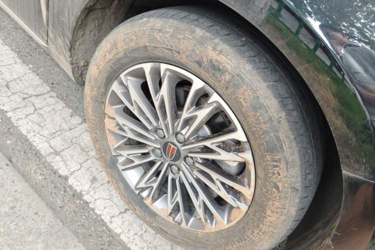 Used Hongqi H5 2023 2.0T Automatic Smart Connect Flagship Edition Right Front Wheel Hub