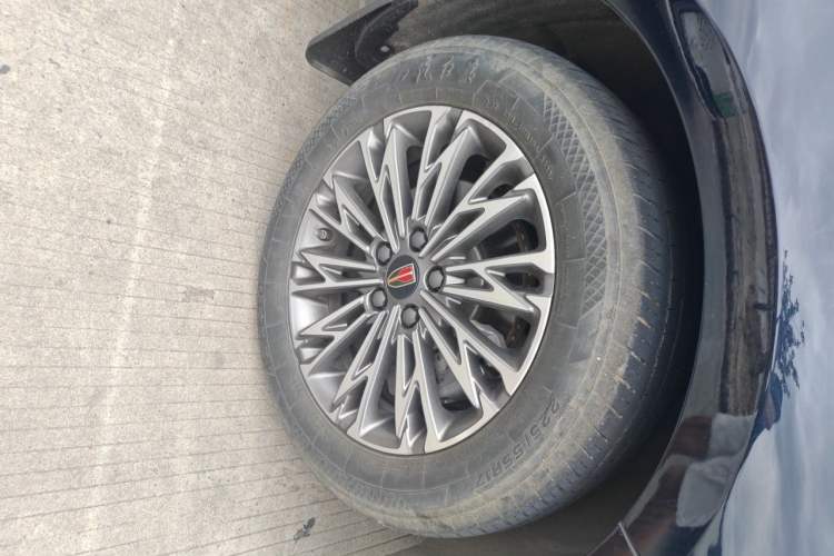 Used Hongqi H5 2023 1.5T DCT Smart Connect Flagship Edition Right Front Wheel Hub