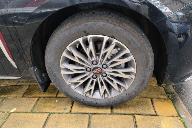 Used Hongqi H5 2023 1.5T DCT Smart Connect Flagship Edition Right Front Wheel Hub