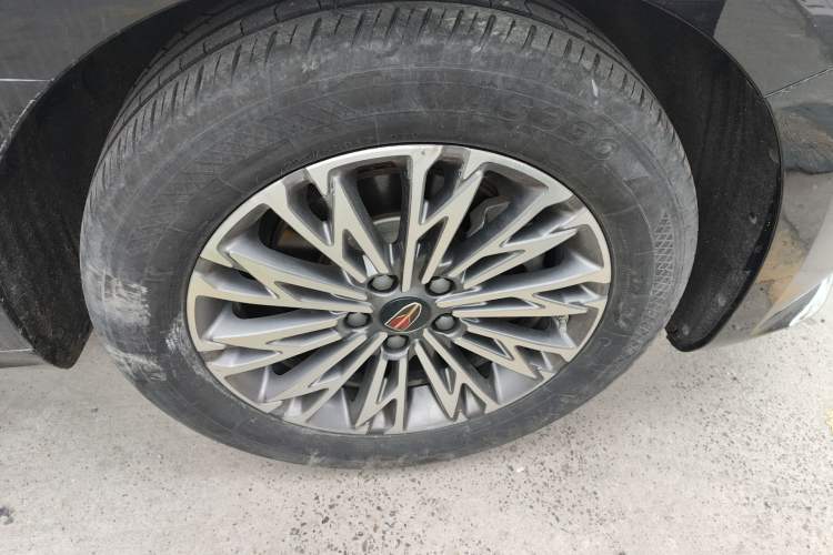 Used Hongqi H5 2023 1.5T DCT Smart Connect Flagship Edition Right Front Wheel Hub
