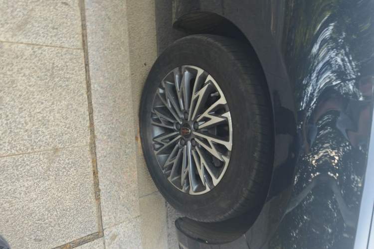 Used Hongqi H5 2023 1.5T DCT Smart Connect Flagship Edition Right Front Wheel Hub