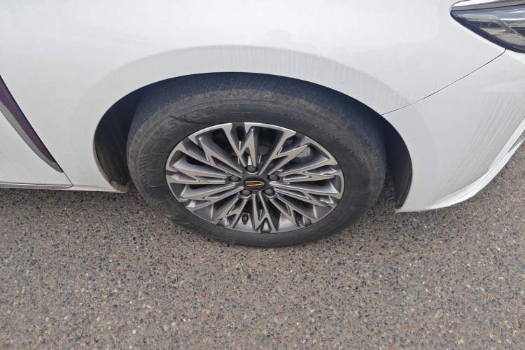 Used Hongqi H5 2023 1.5T DCT Smart Connect Flagship Edition Right Front Wheel Hub