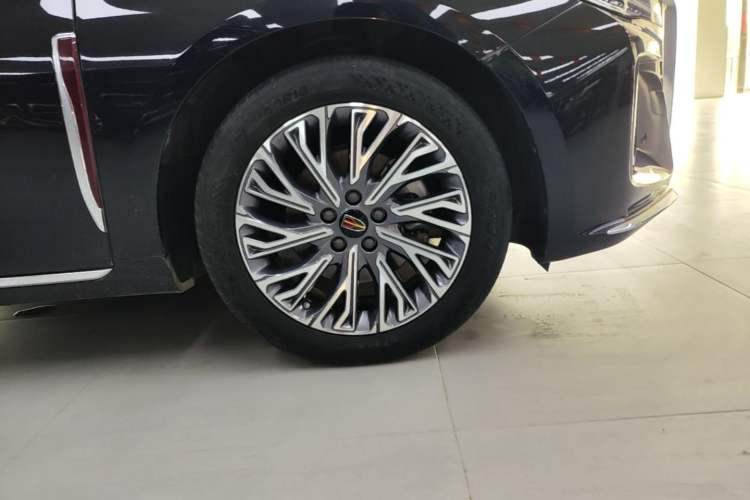 Used Hongqi H5 2023 2.0T Automatic Smart Connect Flagship Edition Right Front Wheel Hub