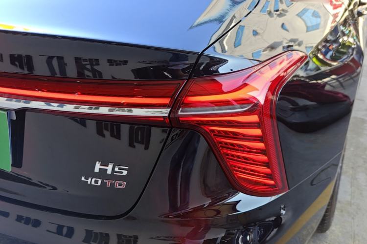Used Hongqi H5 2023 2.0T Automatic Smart Connect Flagship Edition Right Rear Taillight
